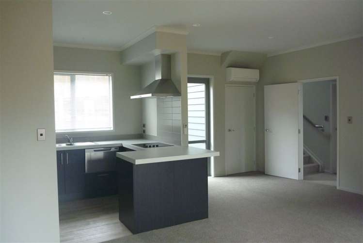 2/4 Tisdall Street Hamilton Central_3