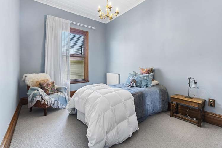 137 Egmont Road Hillsborough_14