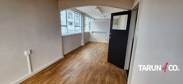 8-14 Moore Street Howick_1