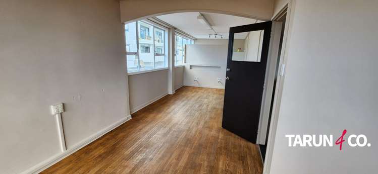 8-14 Moore Street Howick_1