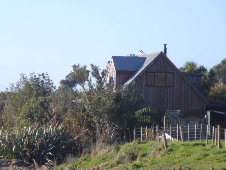 254 Coulson Road Paroa_25