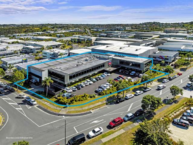 Immaculate 2,352sqm Office - Can be split