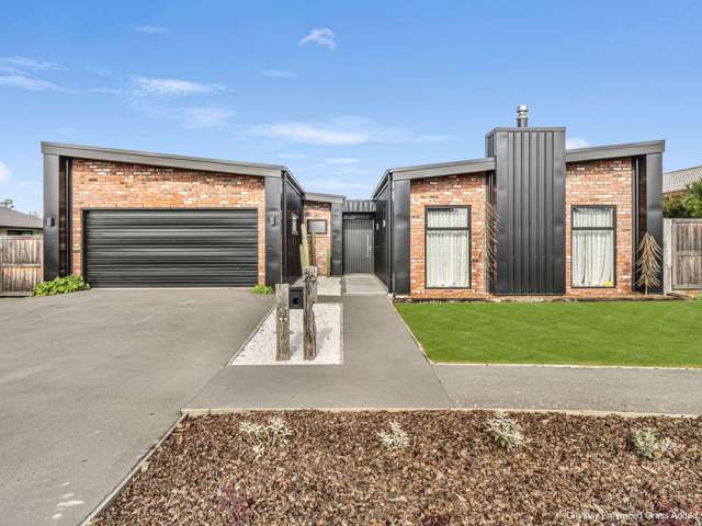 Modern Comfort in Prime Woodend