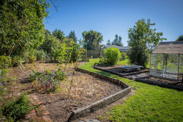 5693 West Coast Road Springfield_32