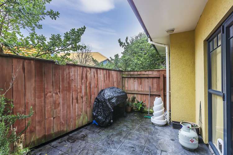 34a Domanski Crescent Owhiro Bay_5