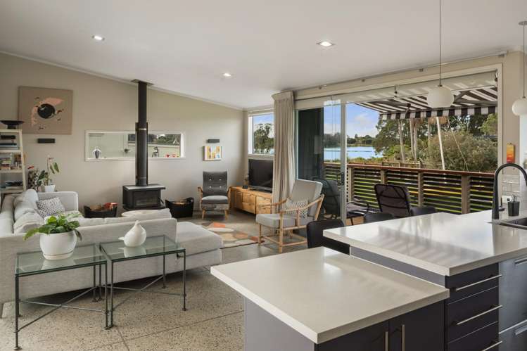 32 Roretana Drive_5