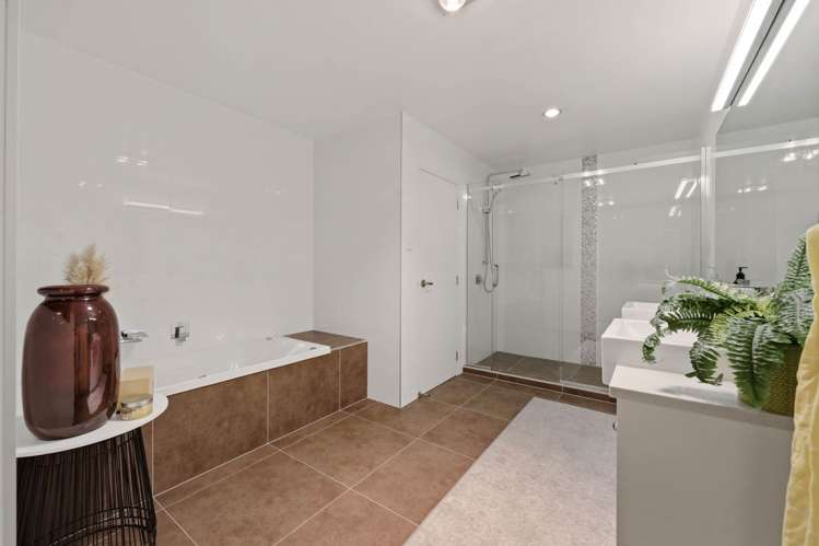31 Rosewell Crescent Flat Bush_36