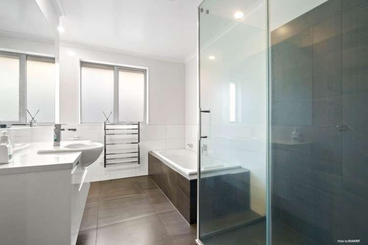 12 Horsefields Drive Flat Bush_13