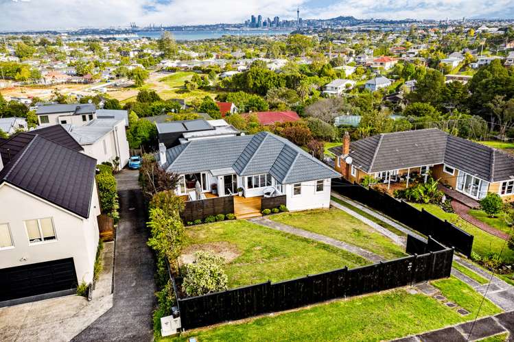 1/92 Ocean View Road Northcote_16