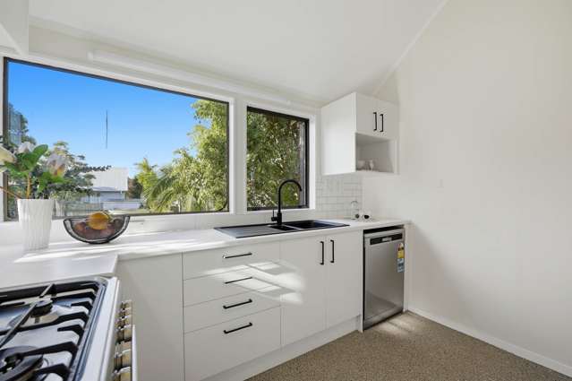 2/1 Aramoana Avenue Devonport_3