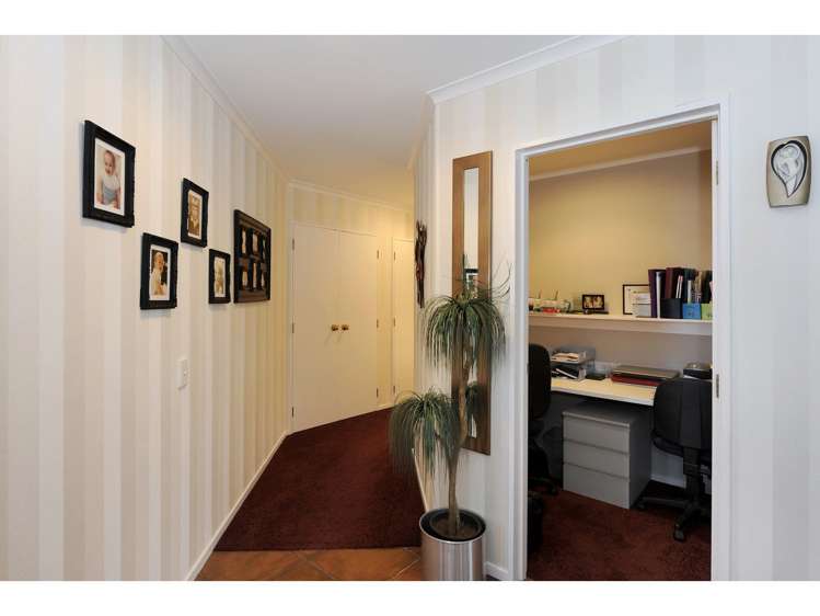 36 Olympus Way Richmond_10