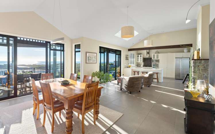 8 Beachview Grove Peka Peka_14