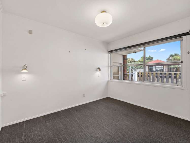 6 Yorkton Rise Mangere Bridge_11