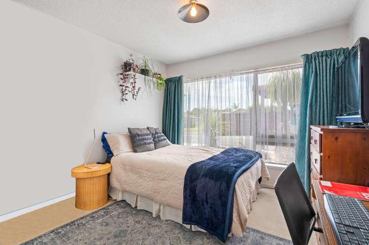 24 Hedge Row Sunnyhills_13