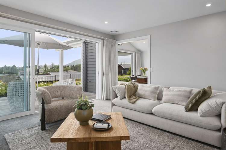 5 Azalea Lane Waipahihi_9