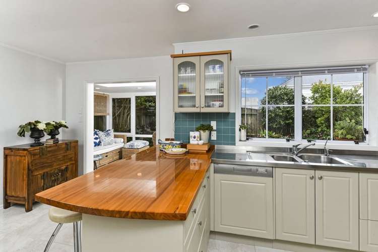 213 East Coast Road Castor Bay_13