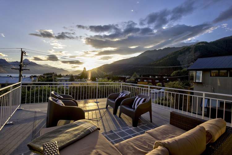 5 Hallenstein Street Queenstown_17