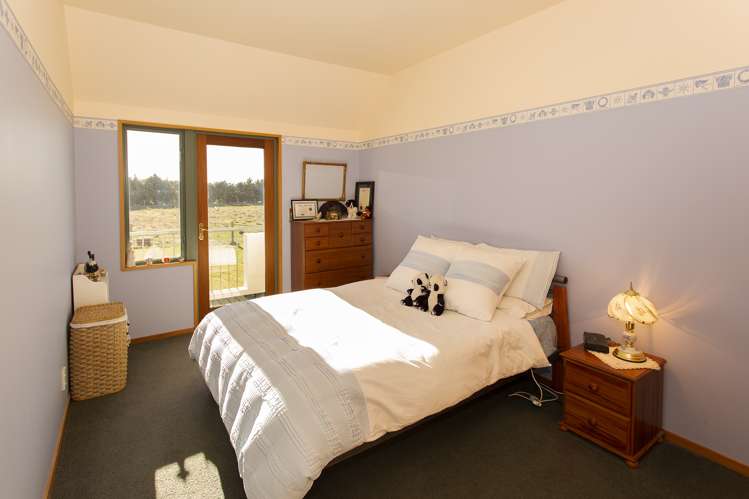 196 Racecourse Road Allenton_9