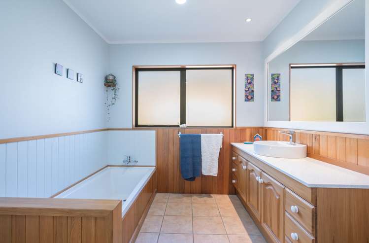 63 Otia Drive Richmond_13