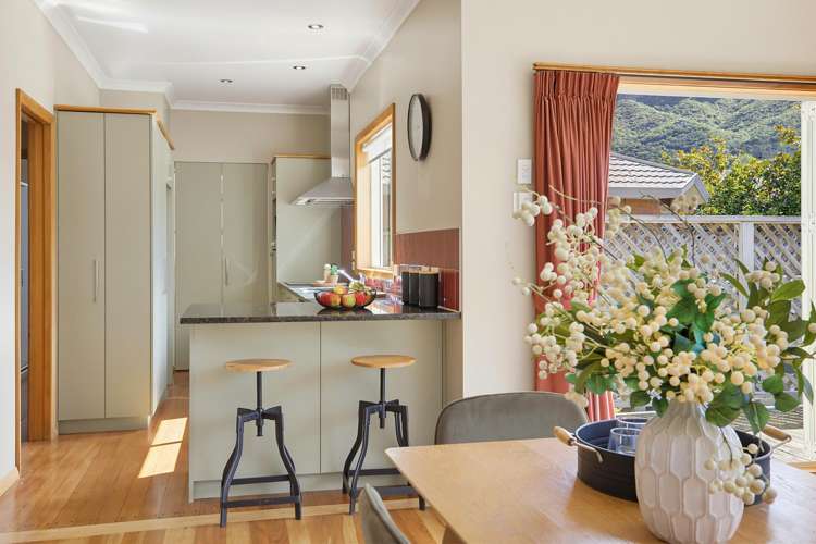 8 Lyndhurst Road Tawa_14