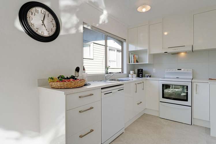 2/66 Coronation Road Hillcrest_6