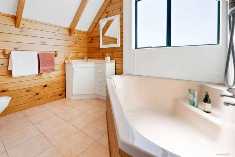 4 Sunningdale Street Wattle Downs_11