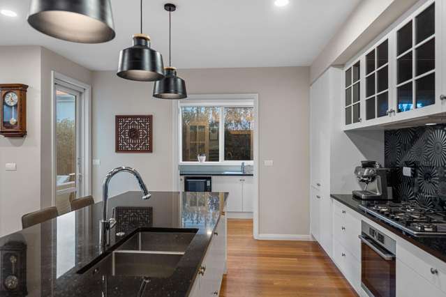 Your Dream Orewa Home Awaits! Sea View