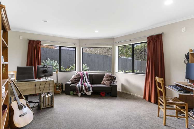 6 Glesan Place Beachlands_11