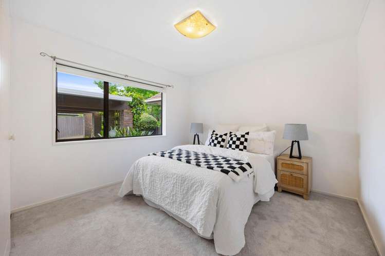 33 Voltaire Court Botany Downs_21