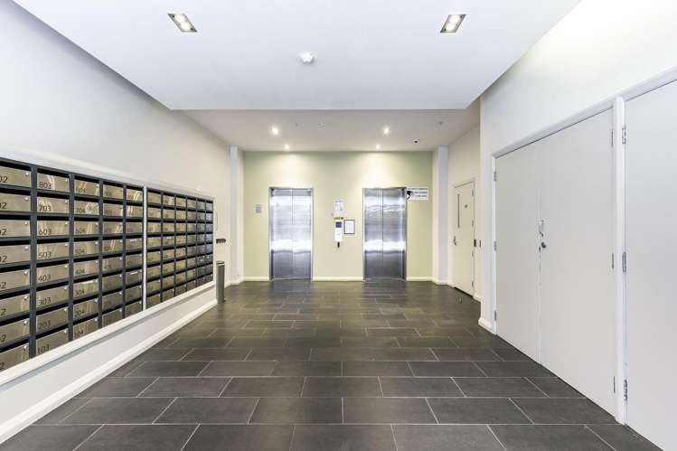 811/15 Holland Street 2185_8