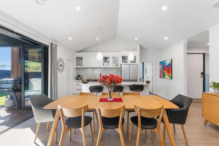 61 Queen Charlotte Drive Aotea_8