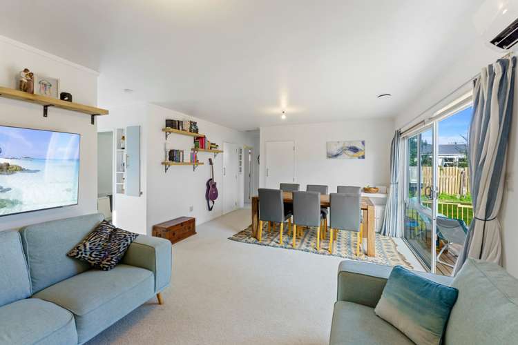 2/290b Main Highway Otaki_10