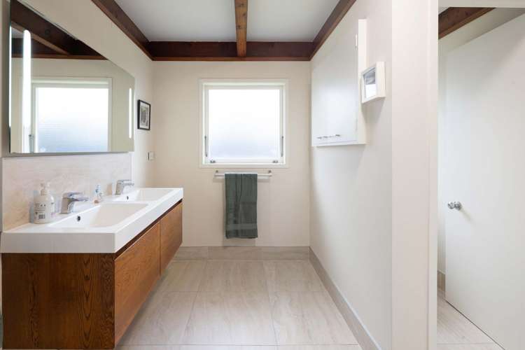 945 River Road Queenwood_16