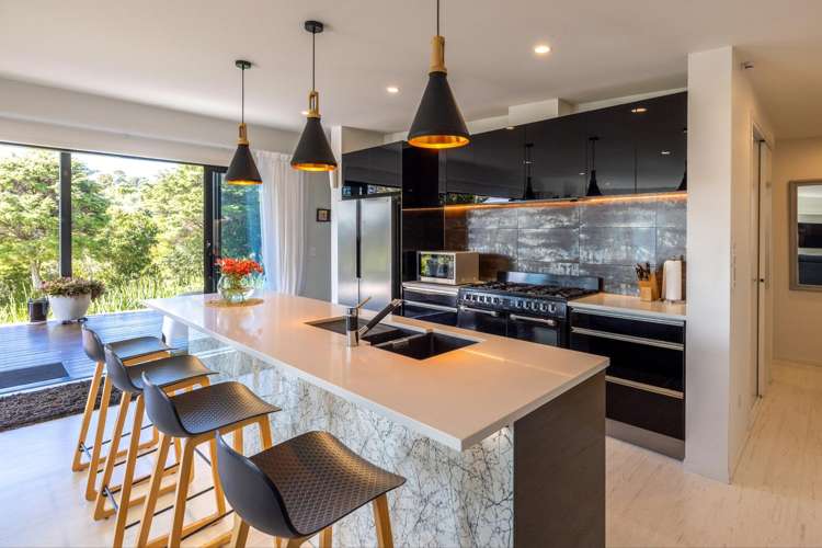 109 Queens Drive Oneroa_14