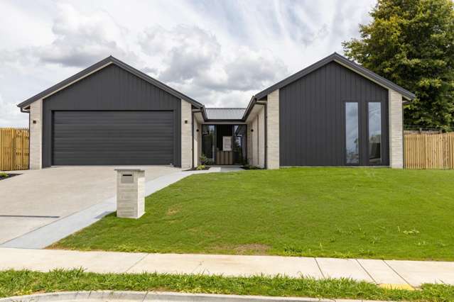 Spectacular showhome opportunity