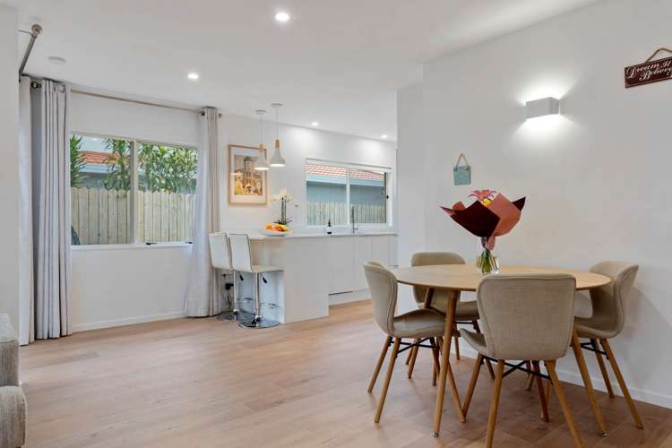 2/1 Mossop Rise Glenfield_8