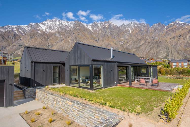 12 Falconer Rise Jacks Point_0