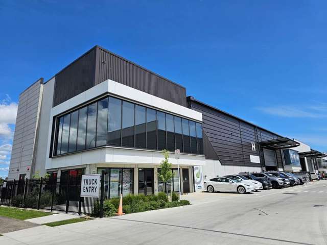 High-Stud Warehouse, Modern Showroom & Office