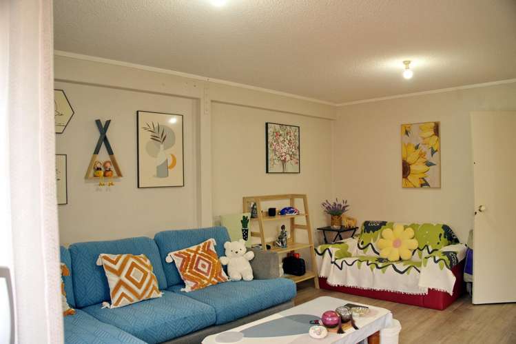 19 Hollydale Grove_0