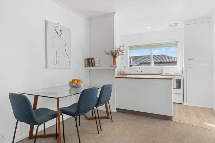 194 Clayton Road Mangakakahi_6