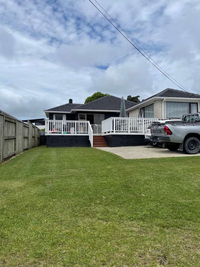 Modern Family home - Otonga school zoned