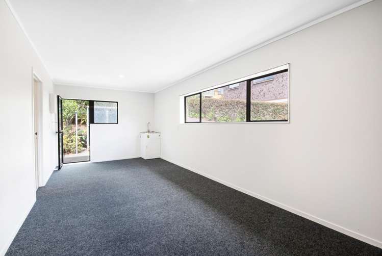 2/4 Eagle Place Red Beach_14