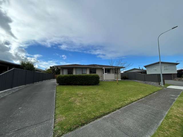 Tidy, three bedroom unit in Taradale