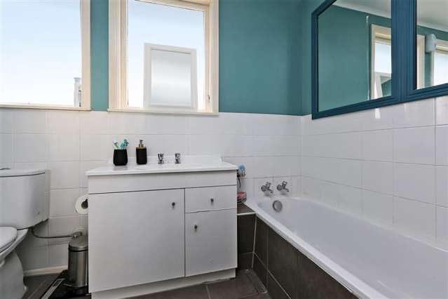 47 Elliott Crescent 10484_3