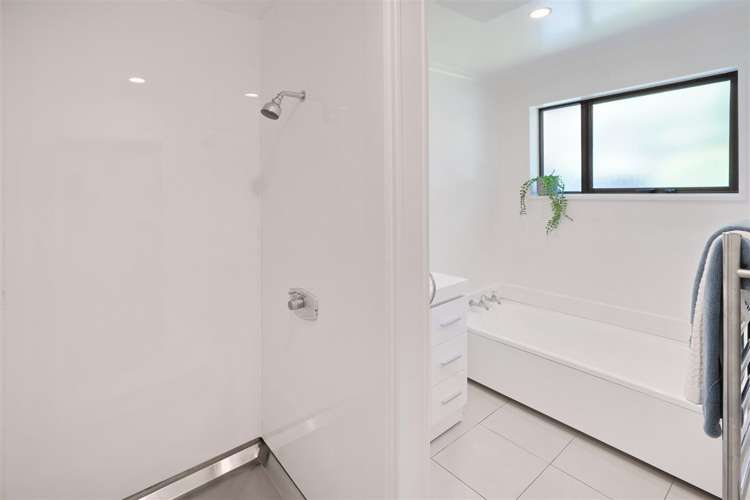 2/49 Cowes Street Avondale_13