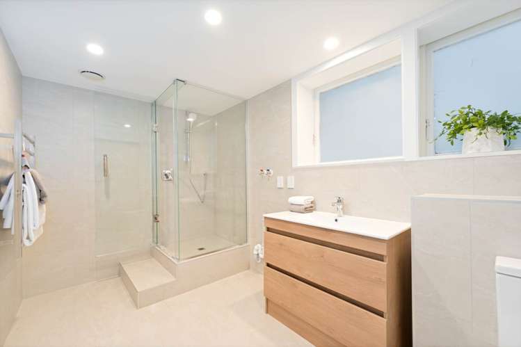 96 Pupuke Road Hillcrest_23