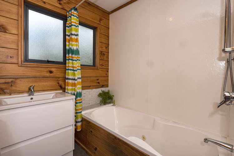 2006a State Highway 1 Whakapara_7