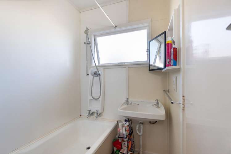 2 and 3/46 Golf Road Tahunanui_16