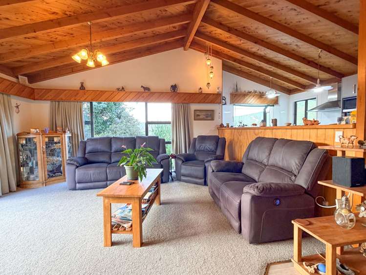 2277 Lake Road Frasertown_9