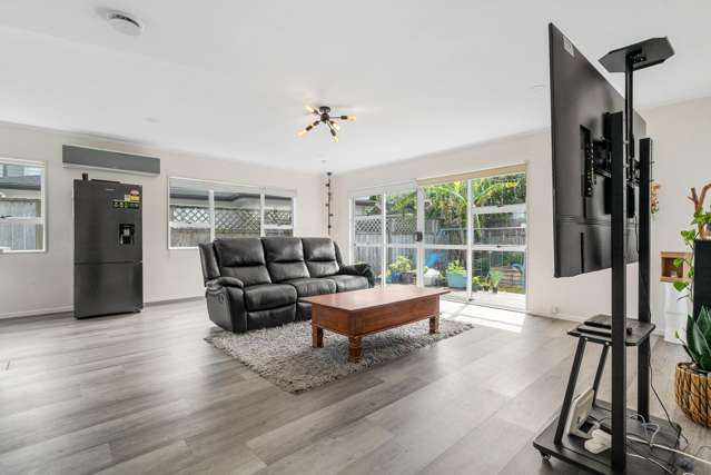 2/8 Freeland Avenue Mount Roskill_1